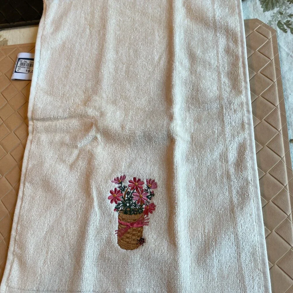 Set of 2 Cosmos Finger Tip Towel Embroidered Ivory NWT
